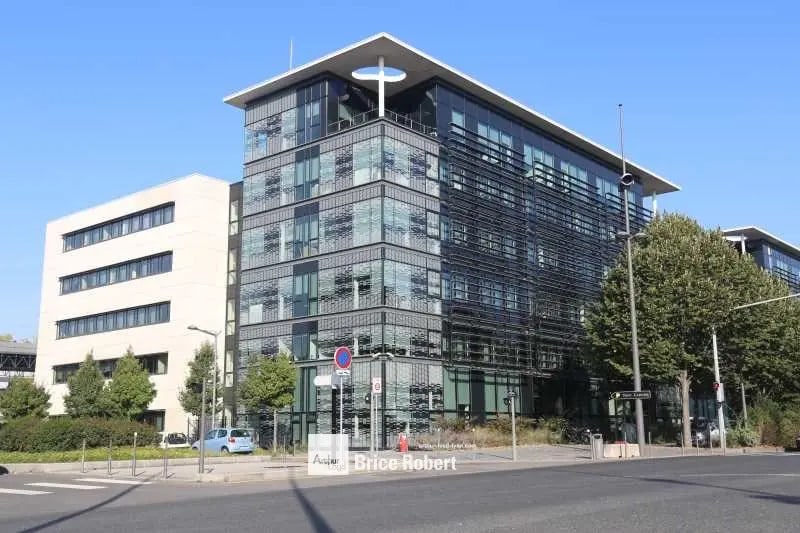 Office in Lyon to rent Building Photo- Image 1 of 26