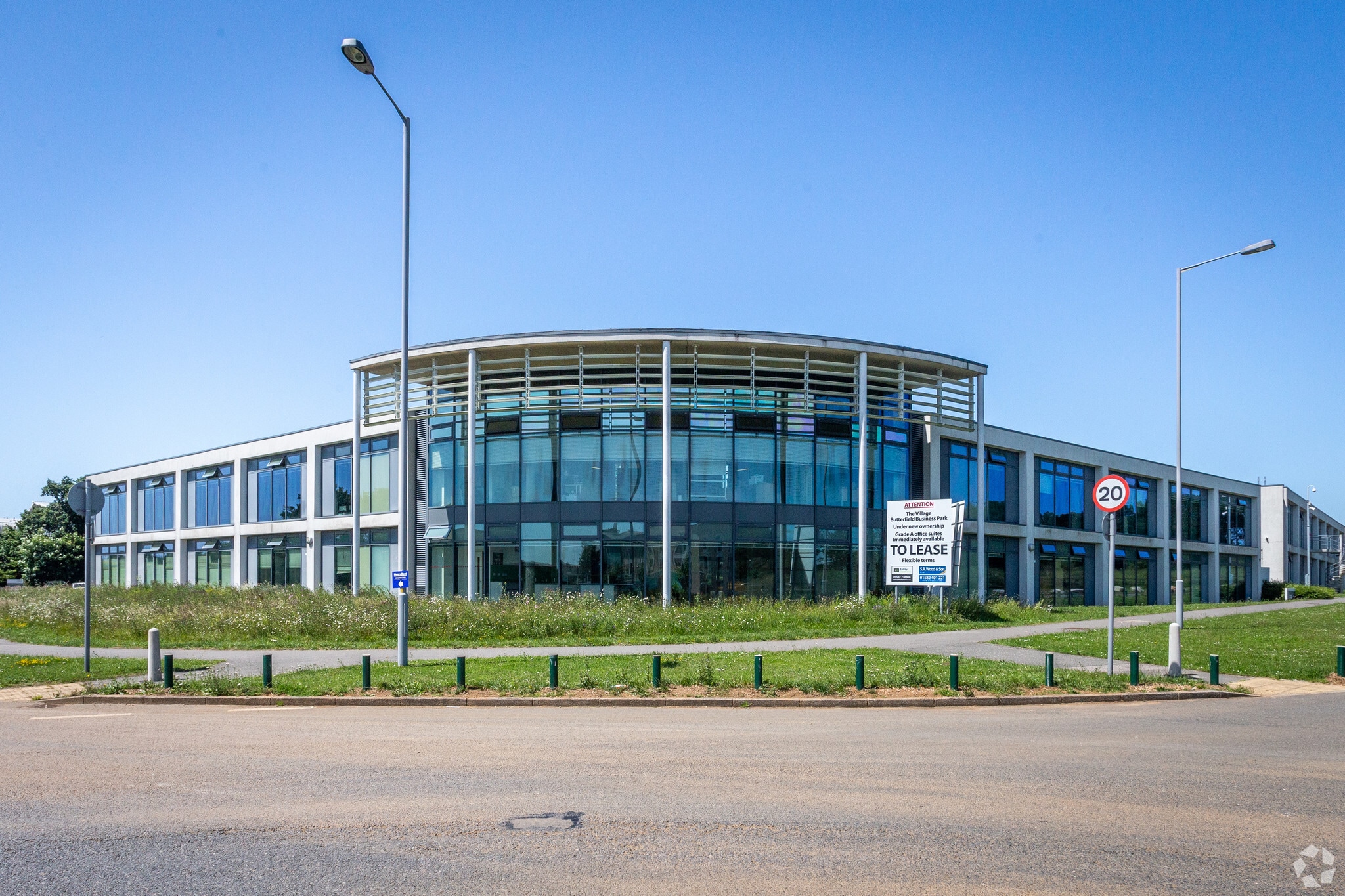 Great Marlings, Luton to rent Primary Photo- Image 1 of 7