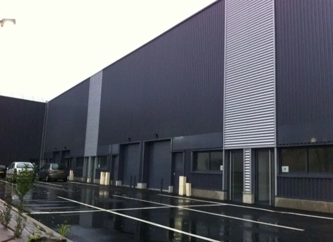 Location Entrepôt 245 m² à 5 193 m²