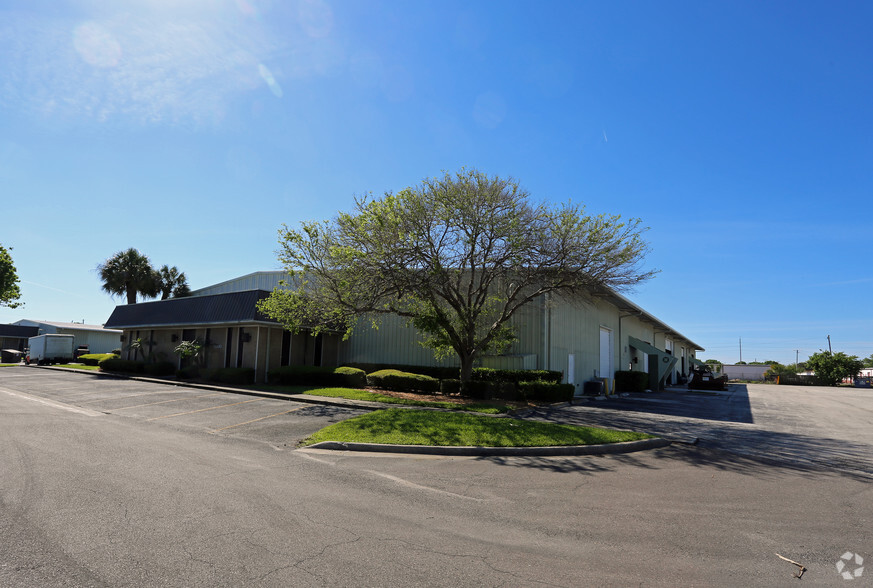 12890 Automobile Blvd, Clearwater, FL for rent - Building Photo - Image 3 of 10