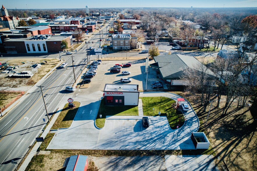 319 W Austin Blvd, Nevada, MO for sale - Building Photo - Image 1 of 3