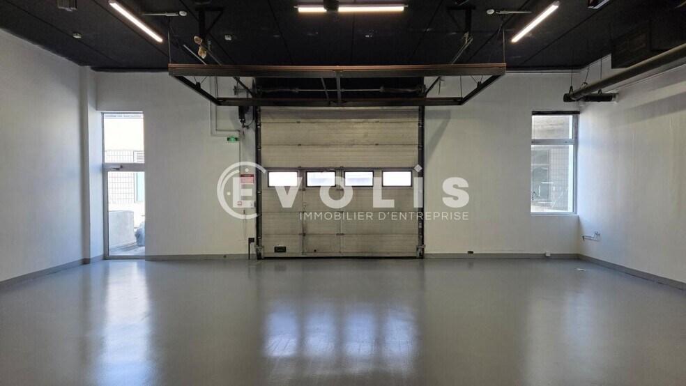 Light Industrial in Ivry-sur-Seine to rent - Interior Photo - Image 1 of 7