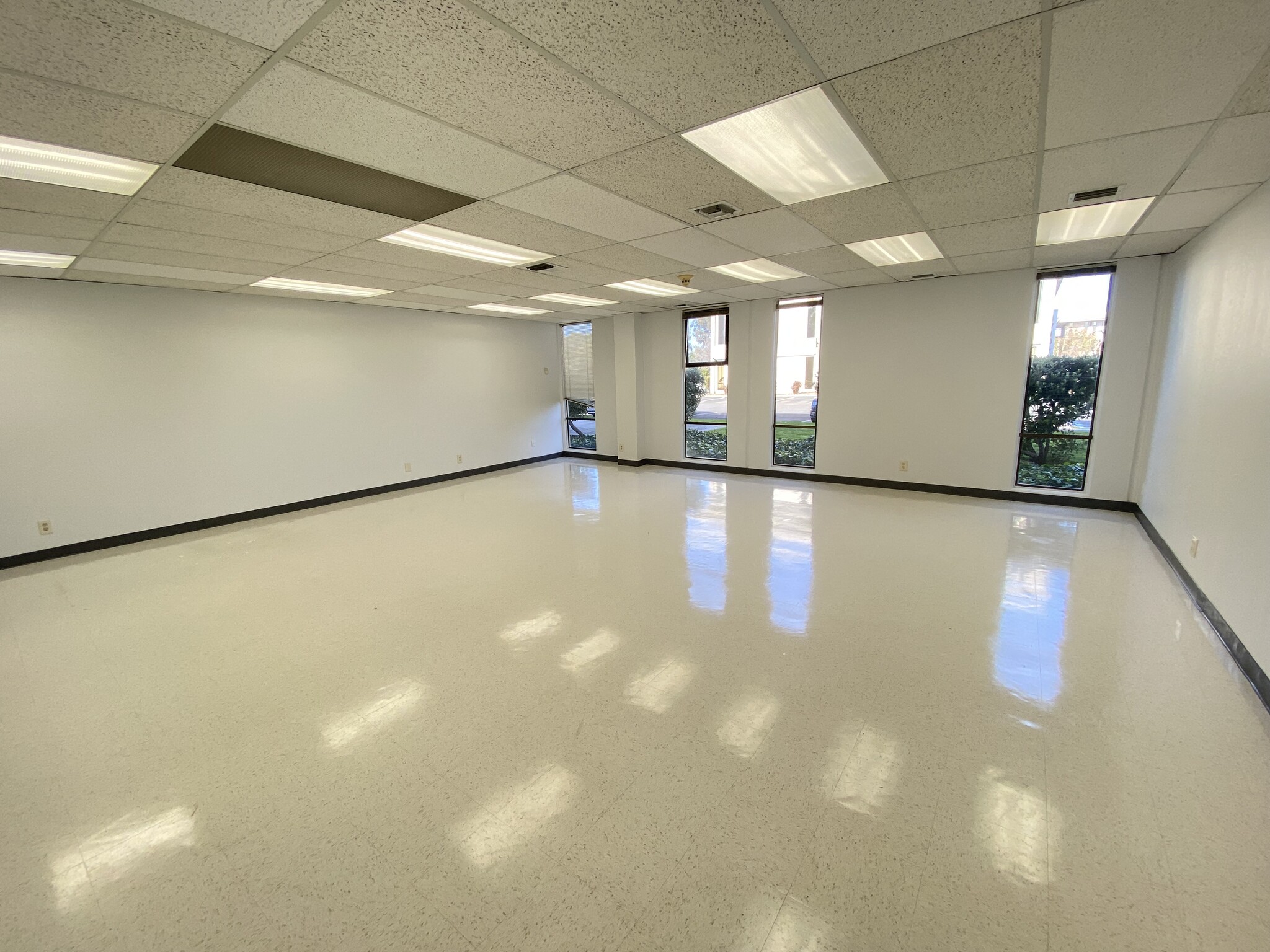 1650 S Amphlett Blvd, San Mateo, CA to rent Interior Photo- Image 1 of 5