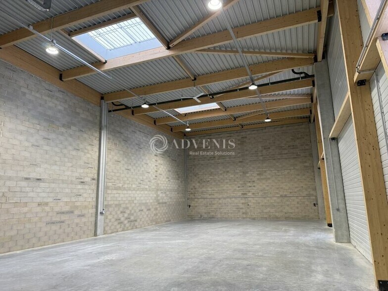 Light Industrial in Lognes to rent - Building Photo - Image 3 of 10