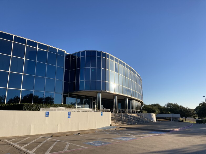 401 E Corporate Dr, Lewisville, TX for rent - Building Photo - Image 1 of 8