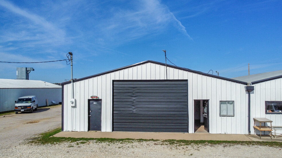 930 N Hwy 377, Pilot Point, TX for sale - Building Photo - Image 1 of 1