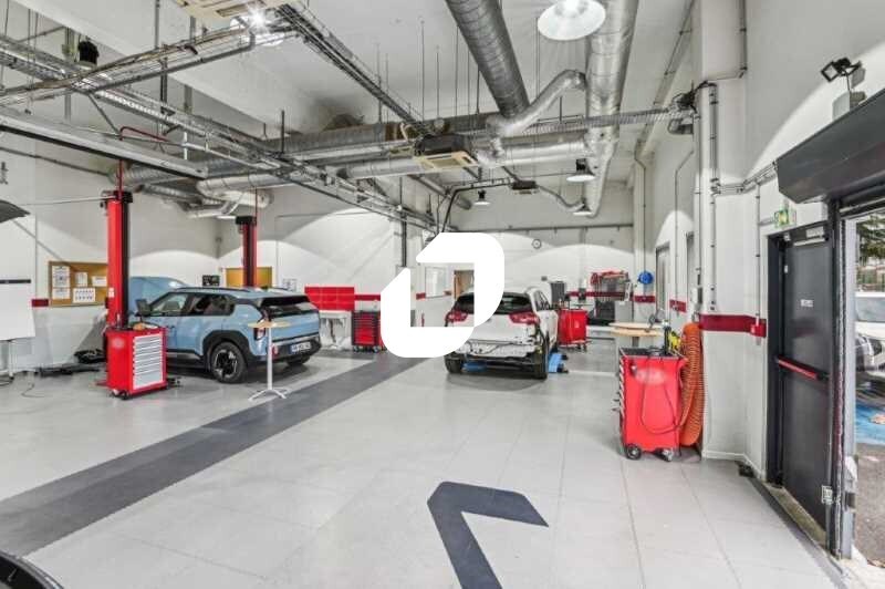 Office in Nanterre to rent - Building Photo - Image 2 of 12