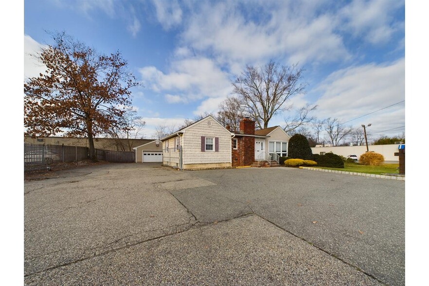 323 Passaic Ave, Fairfield, NJ for sale - Building Photo - Image 1 of 1