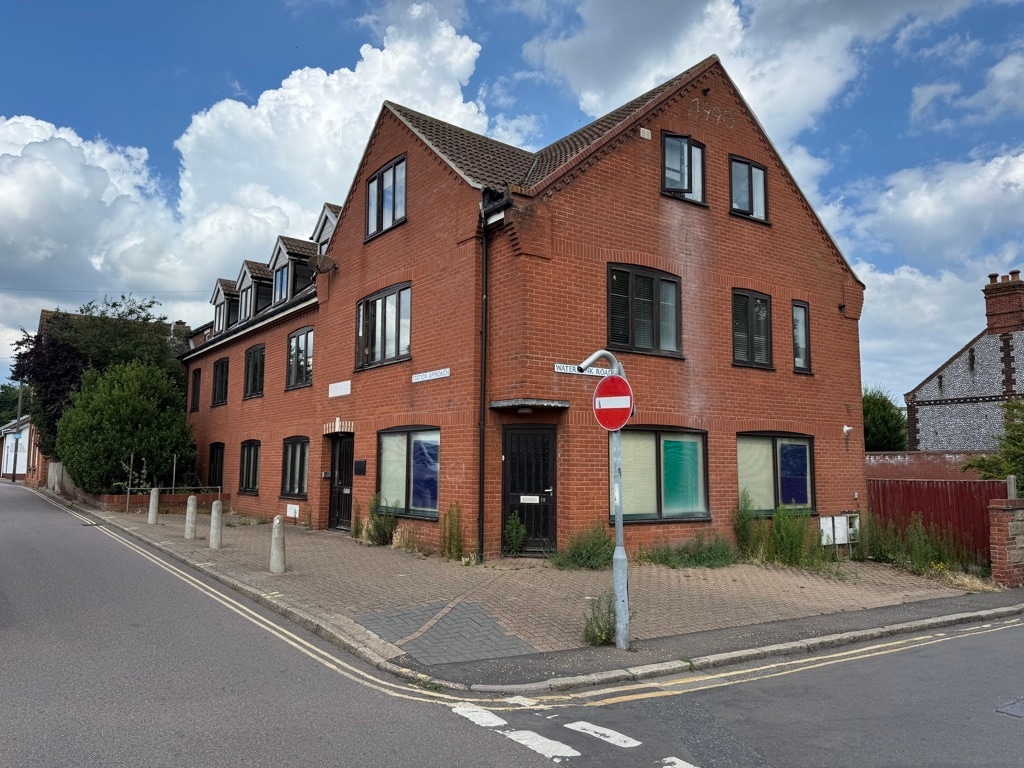 Station Approach, Sheringham to rent Building Photo- Image 1 of 4