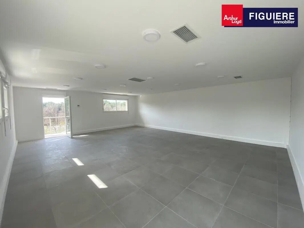 215 Avenue Jean Monnet, Saint-Cannat to rent Interior Photo- Image 1 of 3