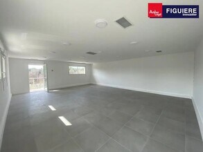 215 Avenue Jean Monnet, Saint-Cannat to rent Interior Photo- Image 1 of 3