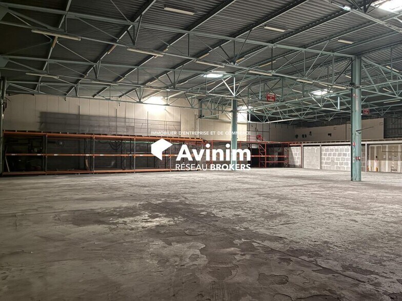 Industrial in Aubagne to rent - Interior Photo - Image 2 of 10