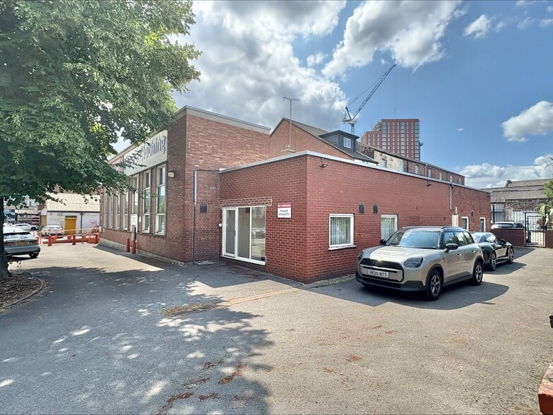 25-31 Cheetham Hill Rd, Manchester to rent - Building Photo - Image 2 of 3