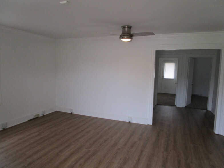 4755 Edmund Hwy, West Columbia, SC for rent - Interior Photo - Image 2 of 9