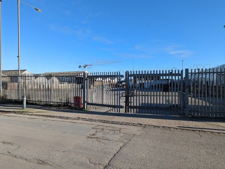 Riverside Rd, London to rent - Building Photo - Image 3 of 3