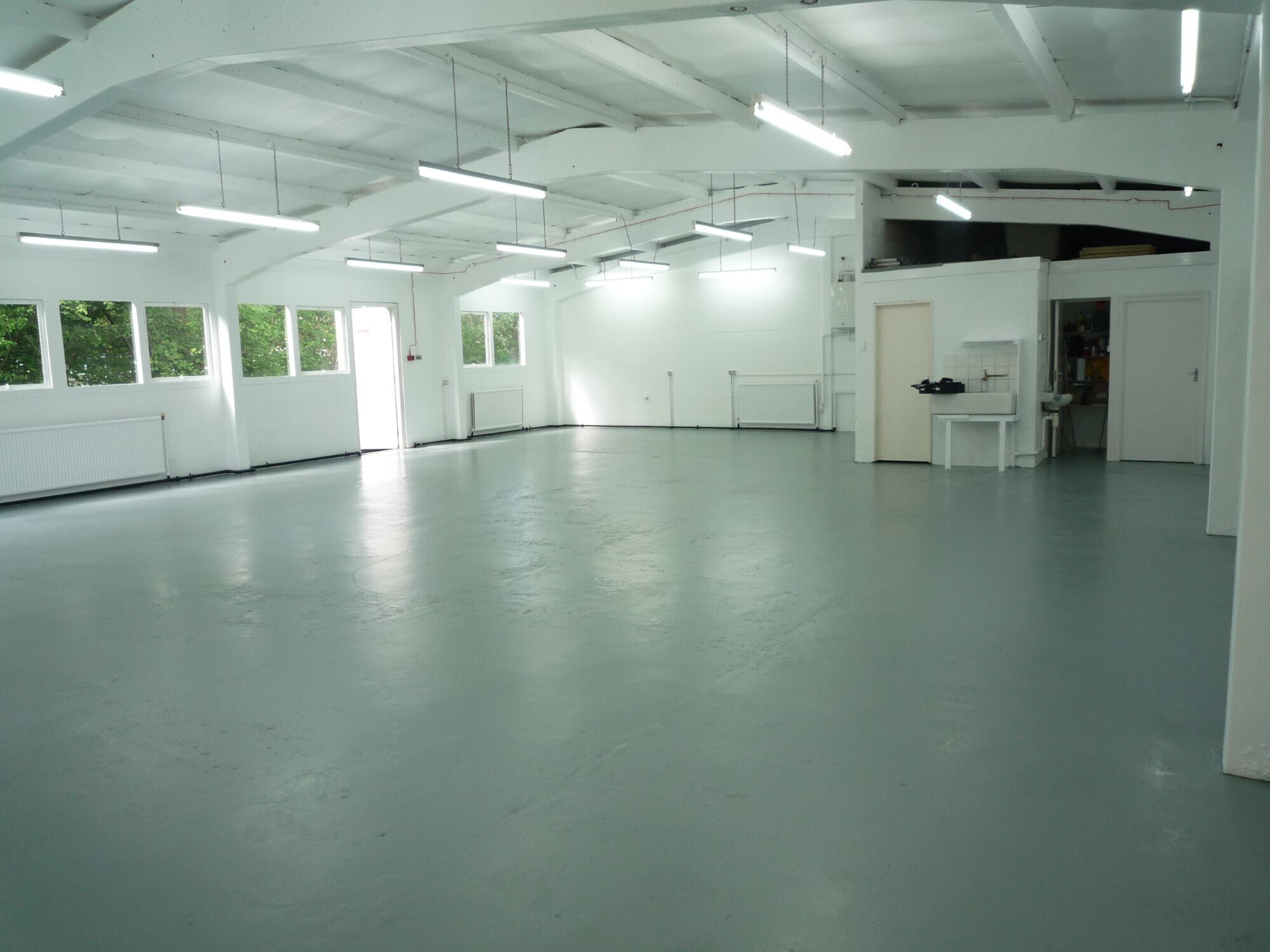 Littlemead Industrial Estate, Cranleigh to rent Interior Photo- Image 1 of 4