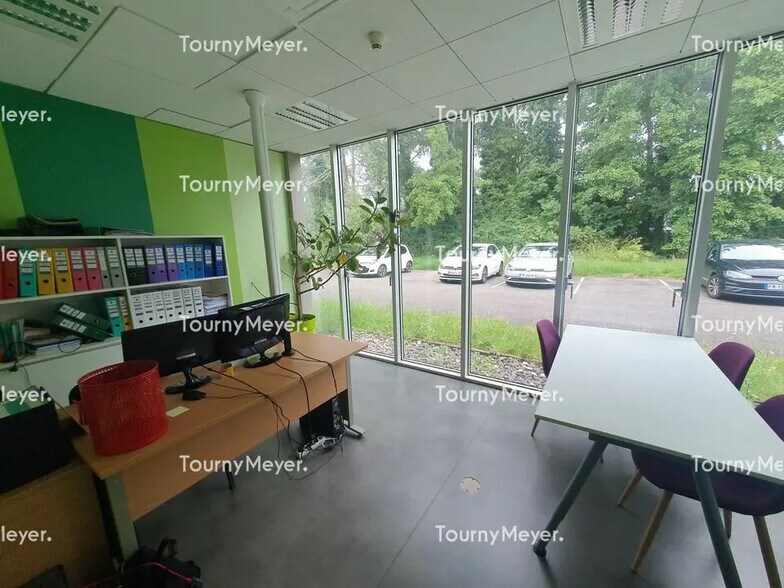 Office in Le Haillan to rent - Interior Photo - Image 1 of 7