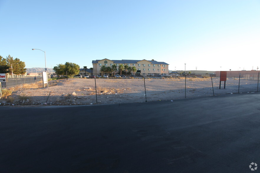 N Nellis Blvd, Las Vegas, NV for rent - Primary Photo - Image 1 of 4