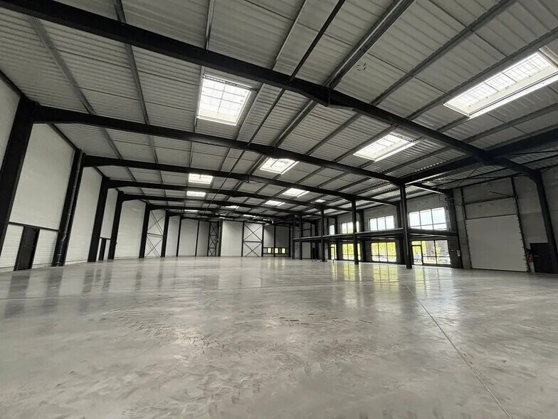 Light Industrial in Bondues for sale - Interior Photo - Image 3 of 8