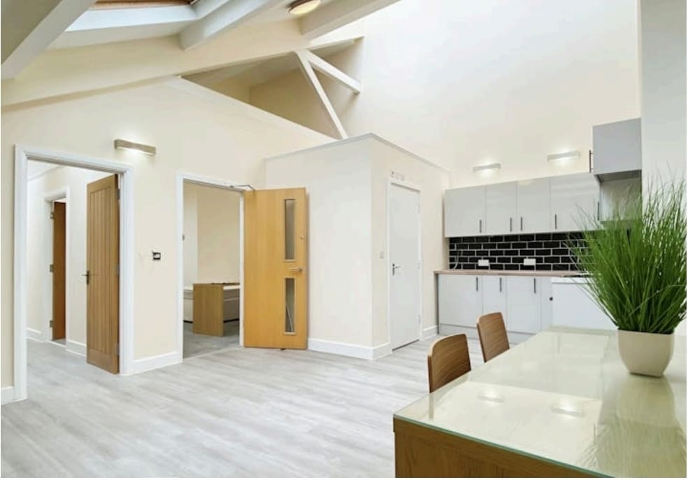 18 Oxford Rd, Reading, BKS RG1 7LB - Unit Office -  - Interior Photo - Image 2 of 12