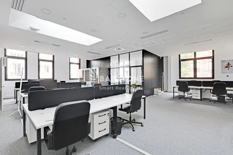 Office in Levallois-Perret to rent - Building Photo - Image 1 of 13