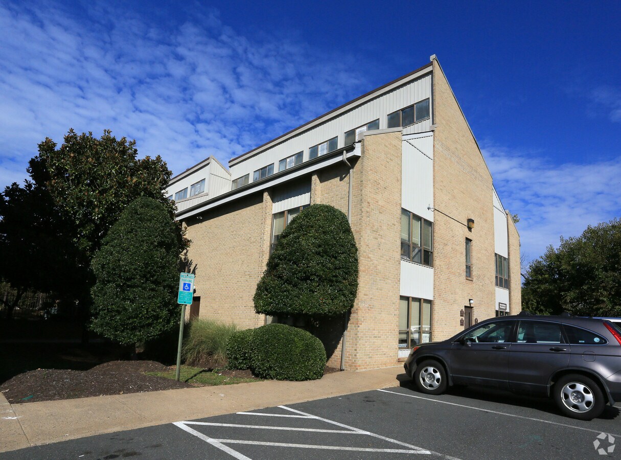 85698573 Sudley Rd, Manassas 20110 UK