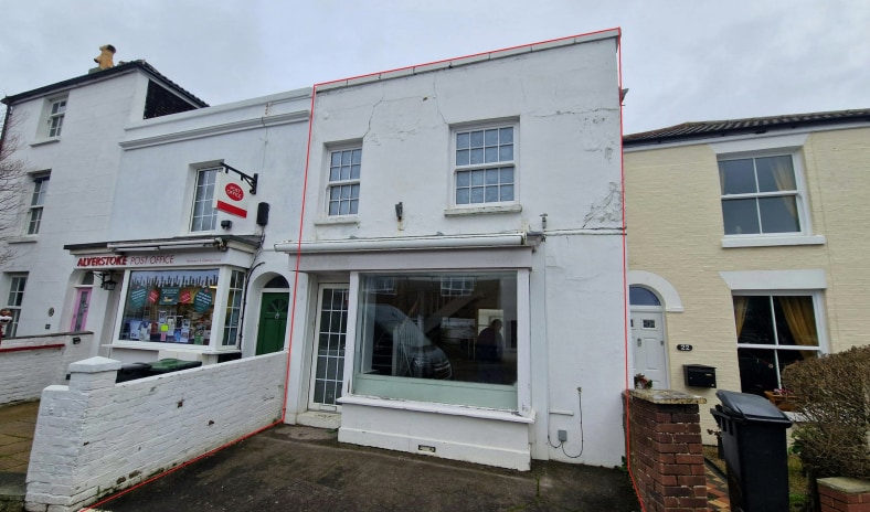 24 Village Rd, Gosport for sale Primary Photo- Image 1 of 4