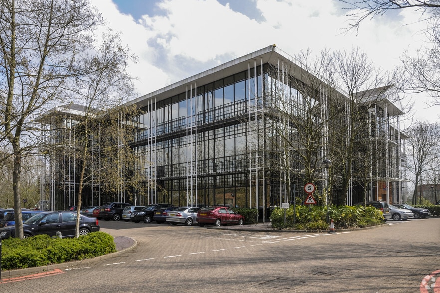 1 Falcon Way, Welwyn Garden City for sale - Primary Photo - Image 1 of 1