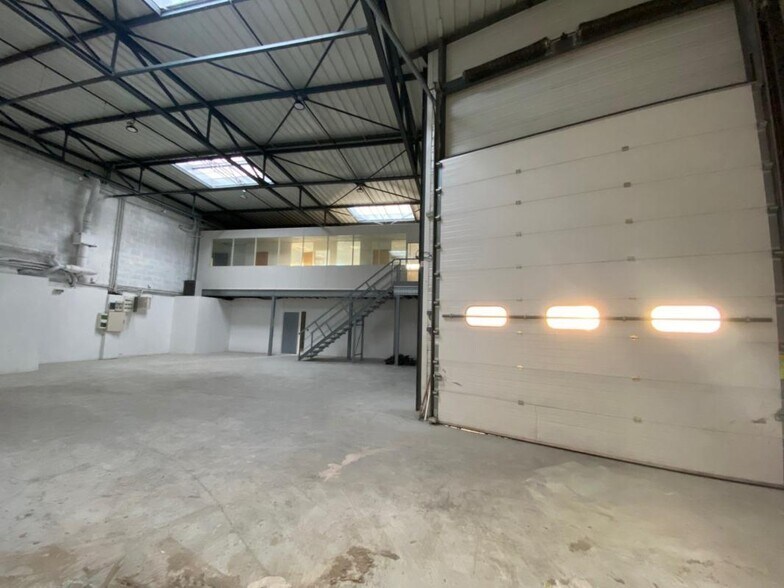 Light Industrial in Saint-Priest to rent - Building Photo - Image 3 of 6