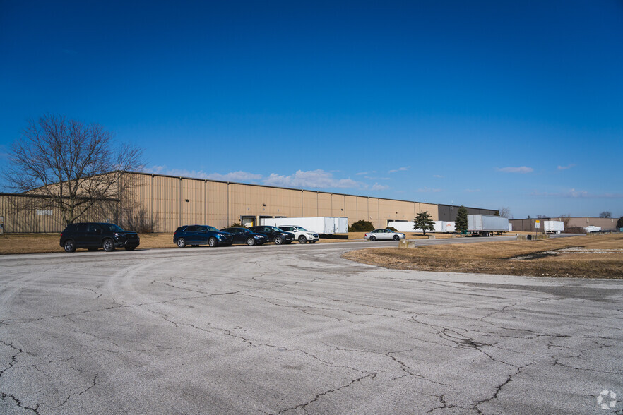 7401 Fremont Pike, Perrysburg, OH for rent - Building Photo - Image 2 of 5