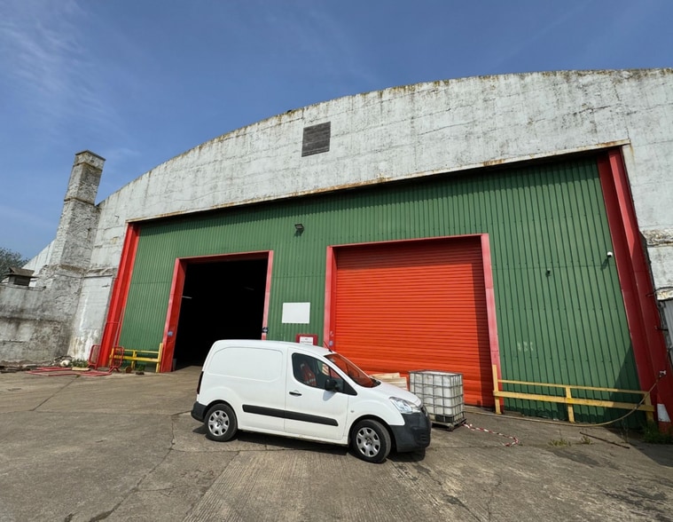3 Bona Rd, Cowbridge to rent - Building Photo - Image 3 of 3