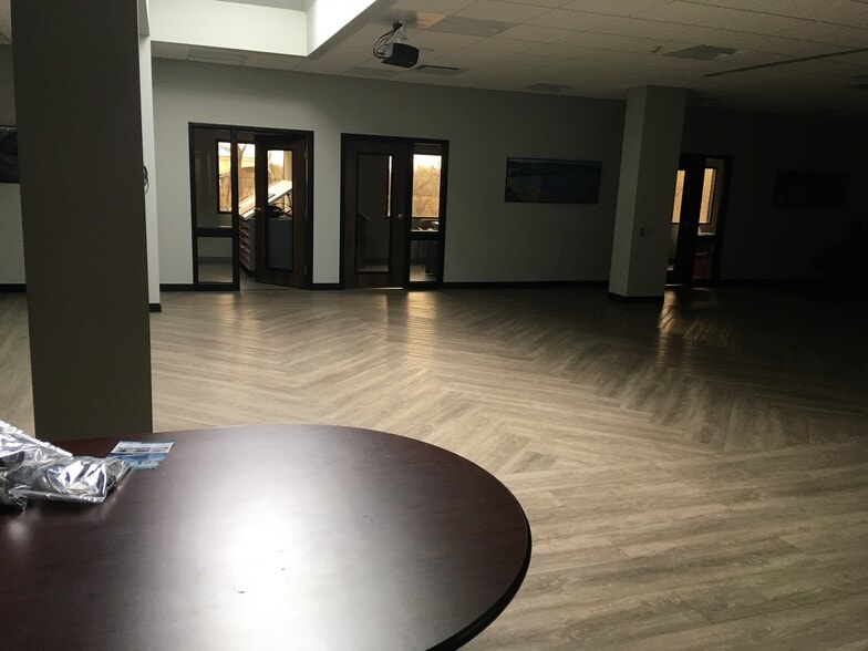 Woodard Industrial Park portfolio of 3 properties for sale on LoopNet.co.uk - Interior Photo - Image 2 of 14