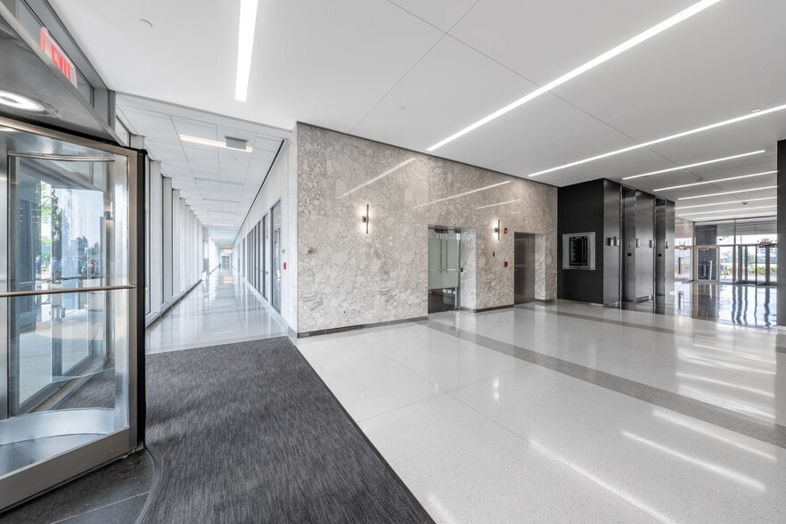 1211 W 22nd St, Oak Brook, IL to rent - Lobby - Image 3 of 19