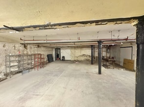Osborne St, Oldham to rent Interior Photo- Image 1 of 2