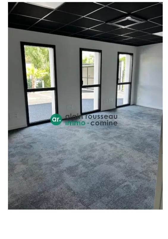 Location Bureaux 155 m² - Photo 1