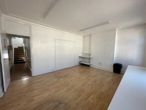 32 North End Rd, London for rent Interior Photo- Image 1 of 4