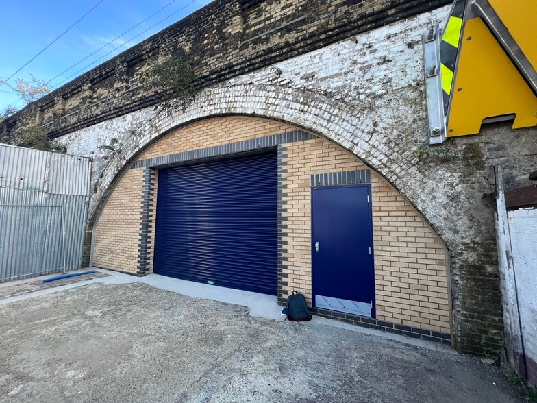 364-368 Winchelsea Rd, London to rent - Building Photo - Image 2 of 3