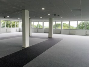 10 Avenue De L'Entreprise, Cergy to rent Interior Photo- Image 2 of 10