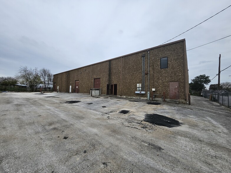 157 Lone Star Blvd, San Antonio, TX for sale - Building Photo - Image 1 of 1