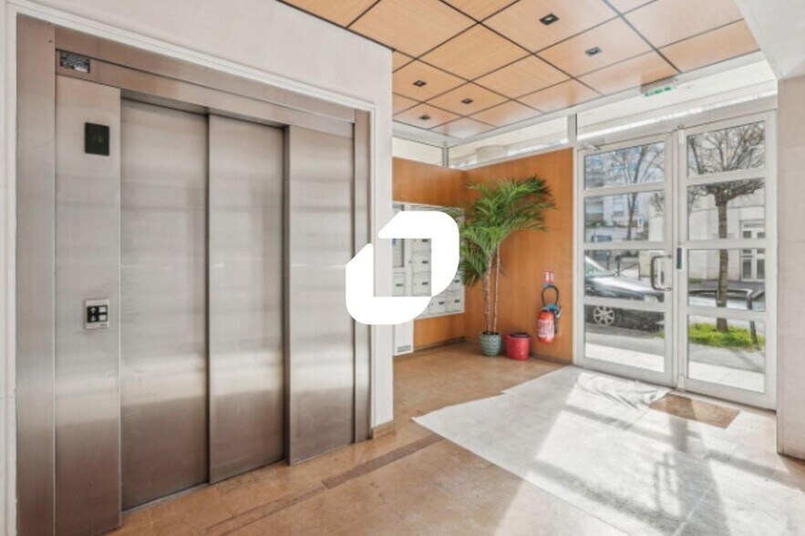 Office in Issy-les-Moulineaux to rent - Building Photo - Image 2 of 15