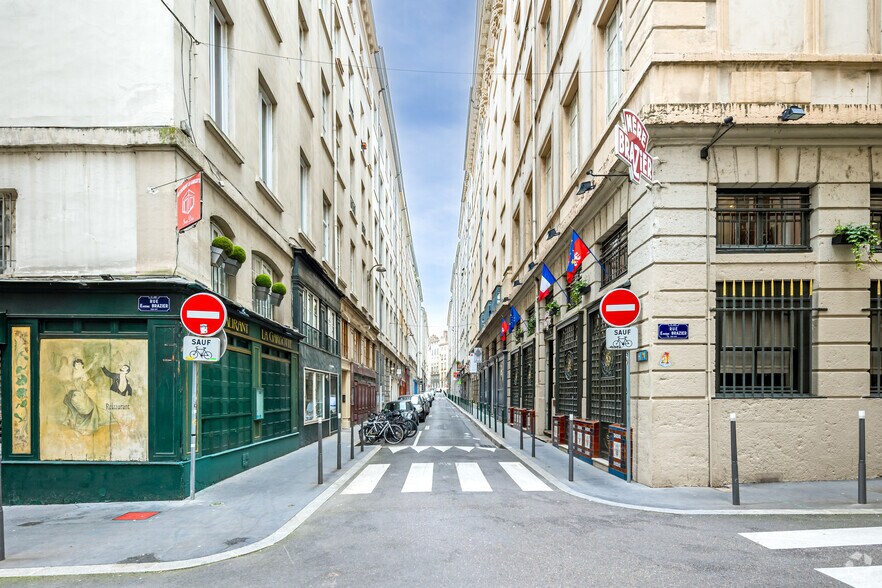 14 Rue Royale, Lyon to rent - Building Photo - Image 3 of 3