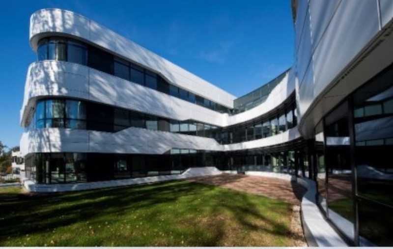 Office in Champagne-au-Mont-d'Or to rent - Building Photo - Image 2 of 8