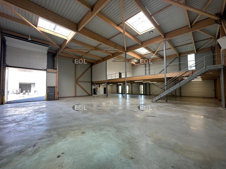 Light Industrial in Chanteloup-en-Brie to rent - Interior Photo - Image 3 of 8