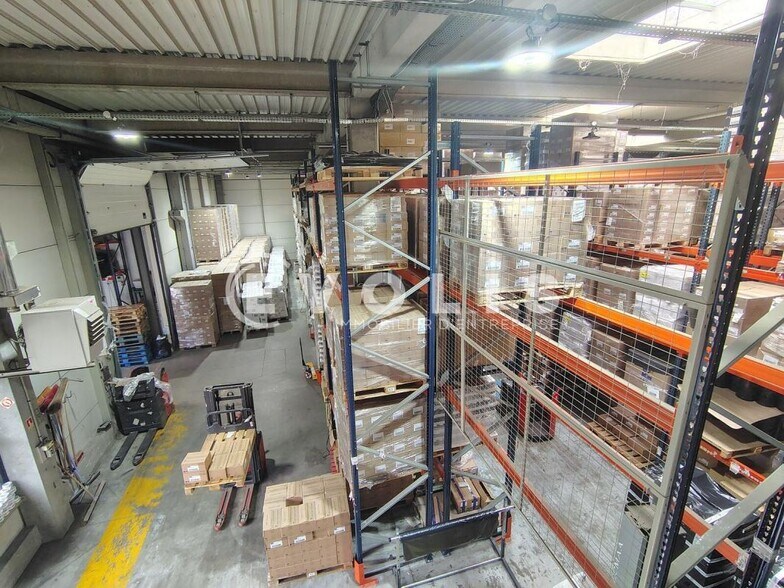 Light Industrial in Rosny-sous-Bois to rent - Interior Photo - Image 2 of 9
