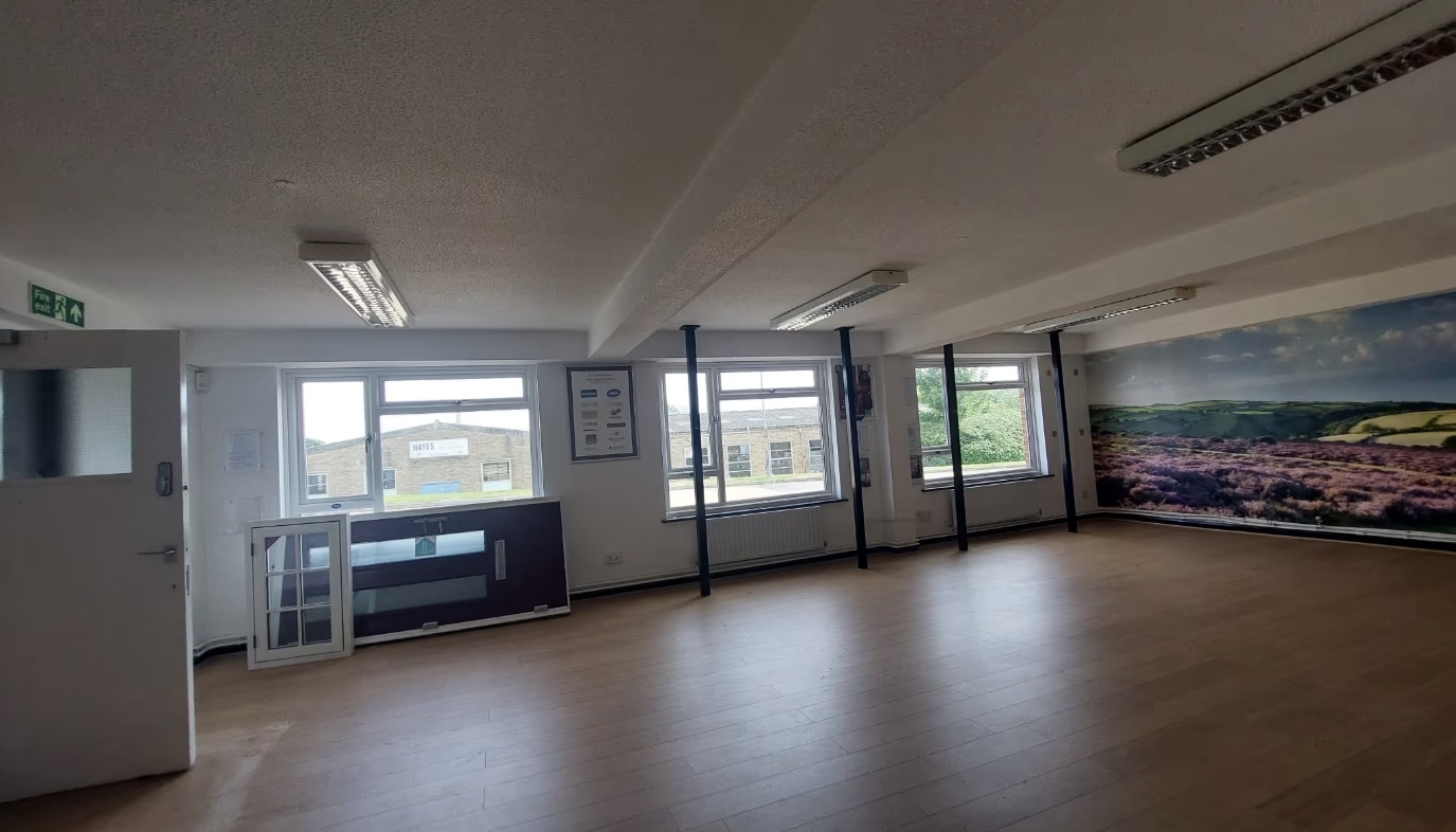 8 Station Road Industrial Estate, Hailsham to rent Interior Photo- Image 1 of 2