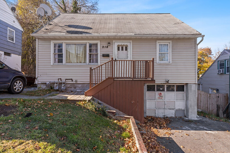 218 Seeley Rd, Syracuse, NY for sale - Primary Photo - Image 1 of 17