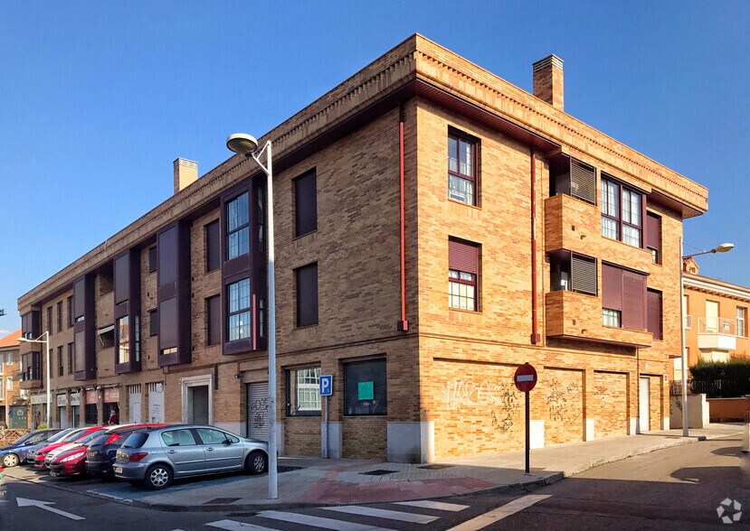 Plaza Tejera, 2, Villanueva de la Cañada, Madrid to rent - Primary Photo - Image 1 of 2