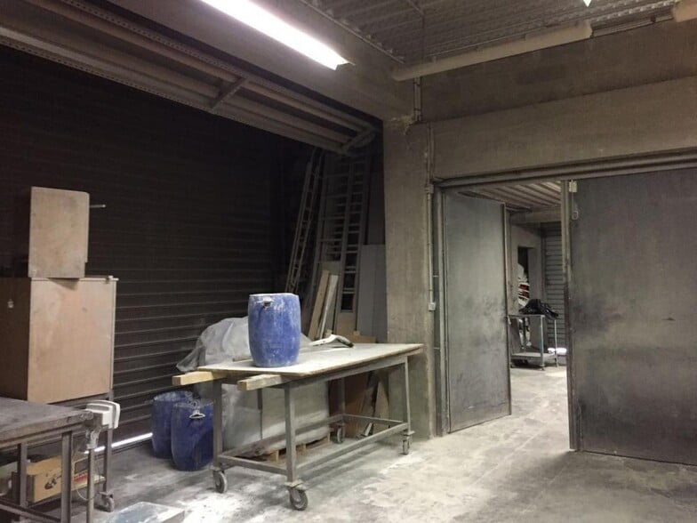 Light Industrial in Ivry-sur-Seine for sale - Interior Photo - Image 1 of 4