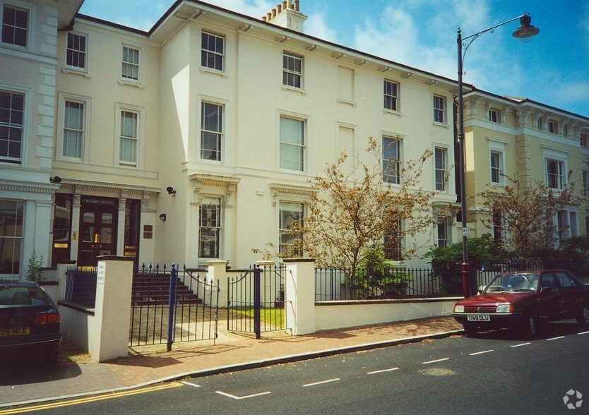15-17 Mount Ephraim Rd, Tunbridge Wells to rent - Building Photo - Image 3 of 5