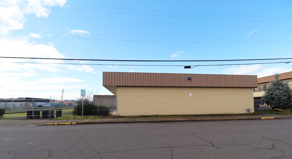 960 Conger St, Eugene, OR for rent - Building Photo - Image 2 of 8